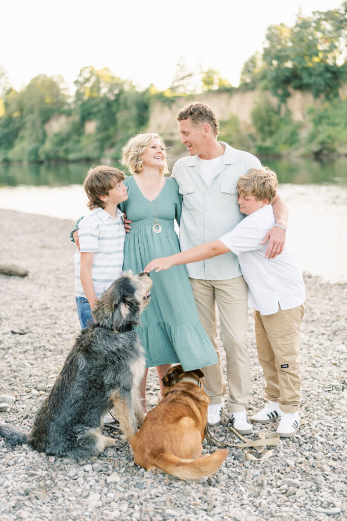 family with dogs at river family photos salem oregon photography by Samantha Shannon